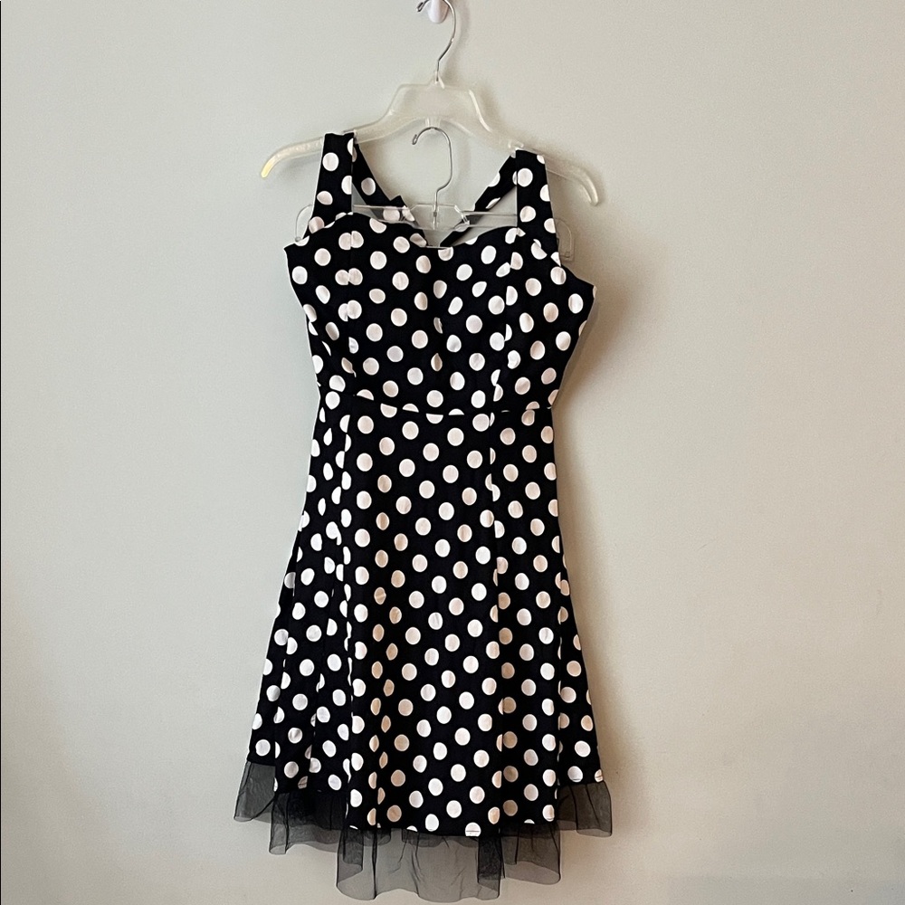 Elegant Black and White Polka Dot Halter Dress with Sweetheart Neckline